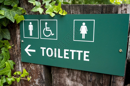 信息厕标记男女和残疾人卫生间绿色方向标志图片
