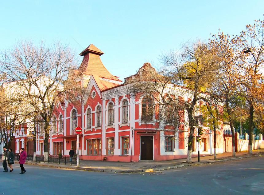 户外路线欧洲LUGANSKUKRAINE201年月24日卢甘斯克市历史和文化博物馆大厦前卢甘斯克市建于180年代古老历史城市中心图片