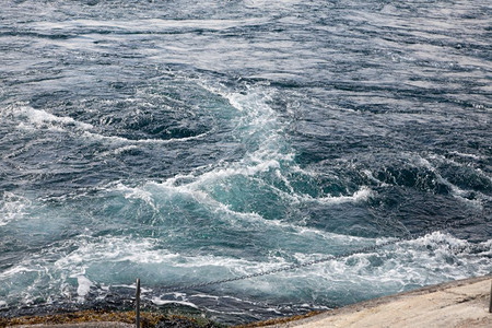 涡流海岸线盐Maelstrom旋风的自然现象挪威盐层图片