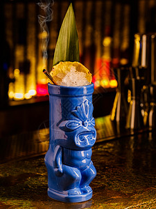 大溪地热带鸡尾酒tiki吧风格在喝非精饮料凉爽的提基食物高清图片素材