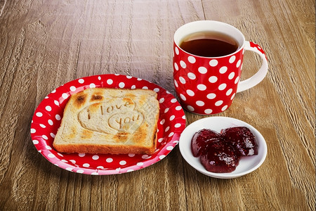 吐司一种面包烤配有爱情信息草莓果酱和茶叶为爱人准备早餐美食图片