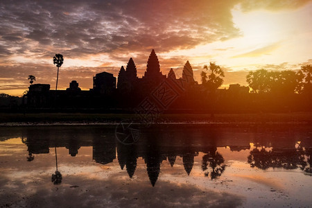 纪念碑柬埔寨暹粒安哥尔Wat日出湖亚洲图片