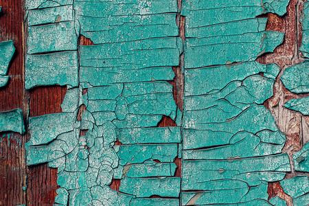 裂缝老的棕色旧木头表面上有剥皮的蓝色绿漆关闭背景纹理颜色图片