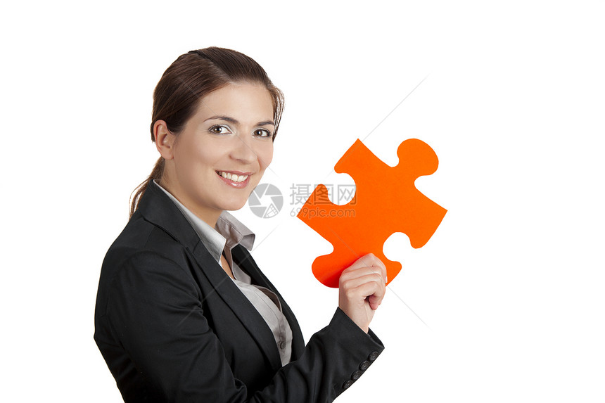 套装合作统一女商人拿着个大拼谜片孤立在白色上图片