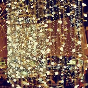 闪亮的圣诞树彩色灯光的圣诞节背景xmas纹理假期庆典图片