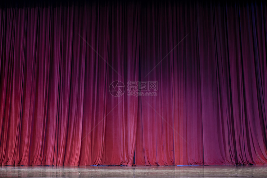 木制的红窗帘和剧院木制舞台红色经典图片