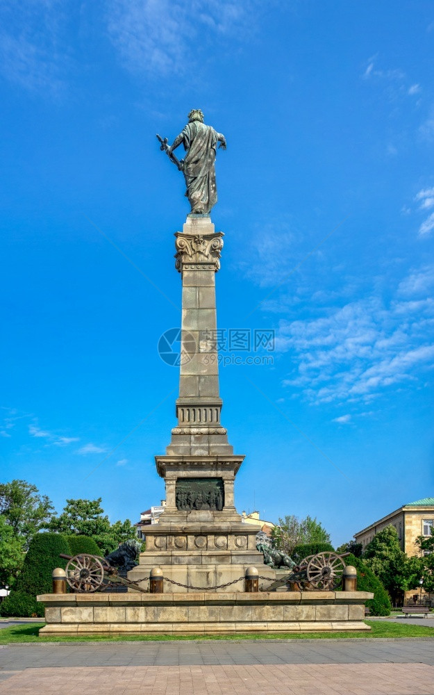 欧洲历史的发现保加利亚鲁塞072619保加利亚鲁塞市的自由纪念碑在阳光明媚的夏日保加利亚鲁塞市的自由纪念碑图片