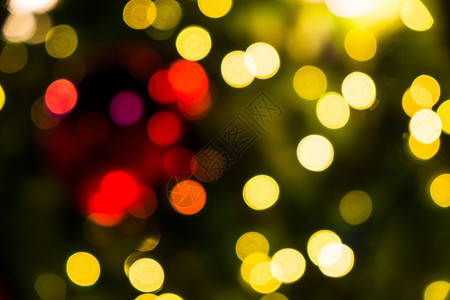 抽象的绿色和红背景圣诞灯闪光黑色的假期图片