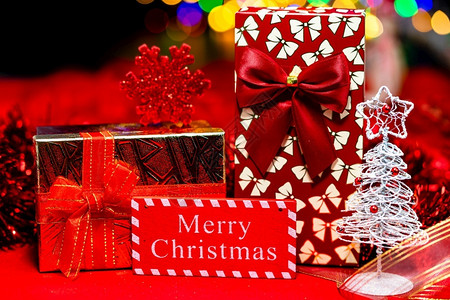 圣诞节装饰和新年假日背景冬季有圣诞装饰品和灯光模糊的冬季喜庆分支经典图片