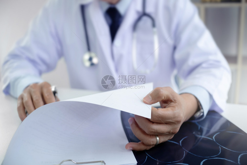 医疗生用院X光片分析的保健概念和男诊所技术图片