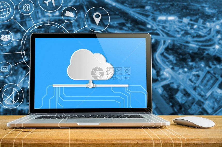 数字的云层技术概念台式计算机与云仪表上的界面联系图片