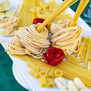 营养意大利传统食品各种意大利传统面食里加托尼烹饪图片