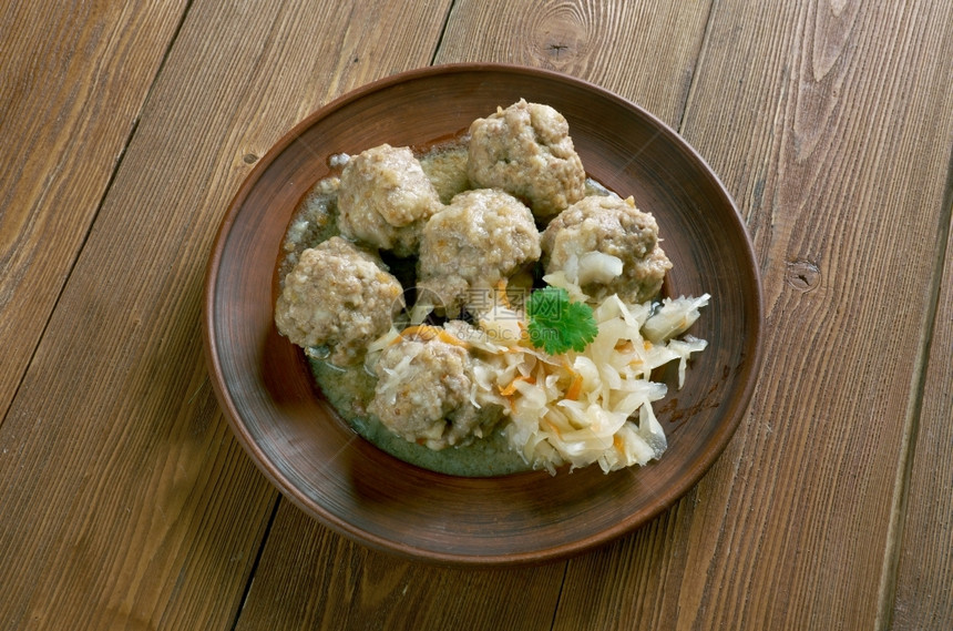 午餐Leberknodel传统的德国奥地利和捷克烹饪菜盘是土制的与面包鸡蛋鹦鹉和各种香料混合经常是肉豆泥或马约兰自制香菜图片