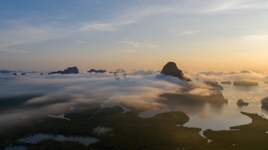 山假期从SametNangshe观察泰国日出时的PhangNgaBay绿色图片