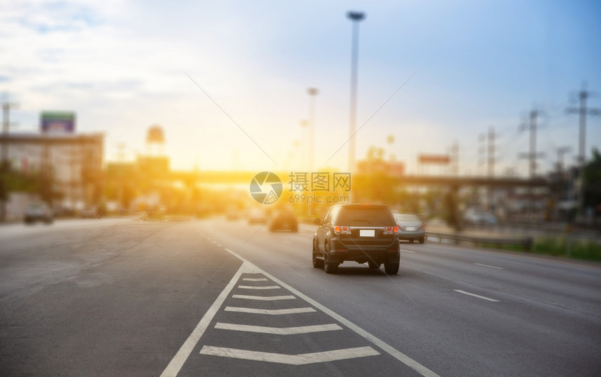 旅行高速公路上驾驶汽车日本人轿图片