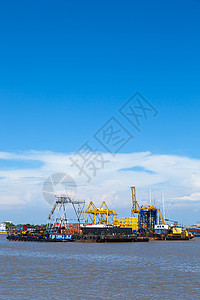 河岸船舶和货港口图片