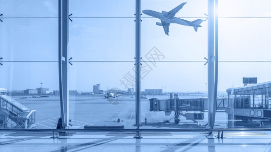 门商业上市机场旅行费概念图片