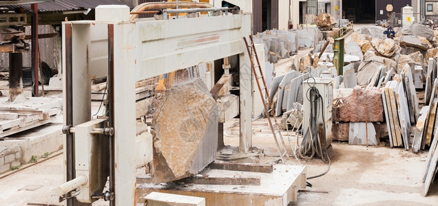 为了石板金属丝建筑工业将大理石块切入板的机器用于为建筑工业将大理石块切入板的机器抛光高清图片素材