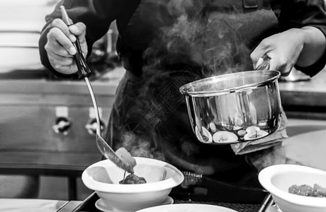 服务食物厨师在房做饭主在工作黑白制服图片