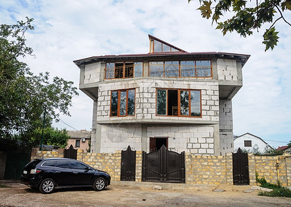 在乌克兰敖德萨建造单家庭住房现代的堵塞住所图片