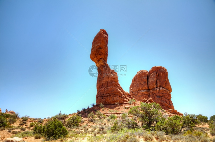 风景偏僻的犹他州Arches公园平衡岩石沙漠图片