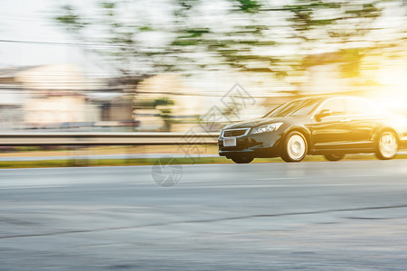 街道驾驶运动汽车在路上行驶汽车在街上行驶图片