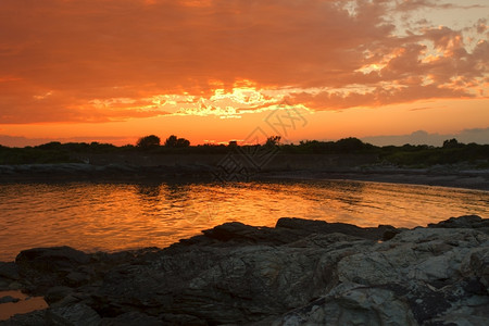 北大西洋一种日落在岩石海岸日落在岩石海岸图片