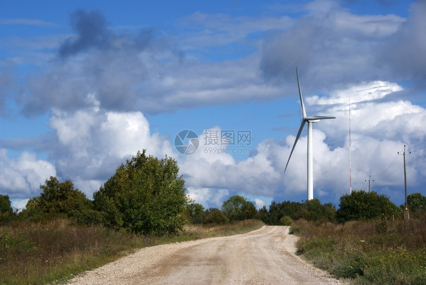 自然保护蓝色天空和云彩背景的风力涡轮机干净的图片