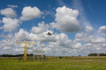 旅行降落在Amsterdam机场的不明身份飞机土地交通图片