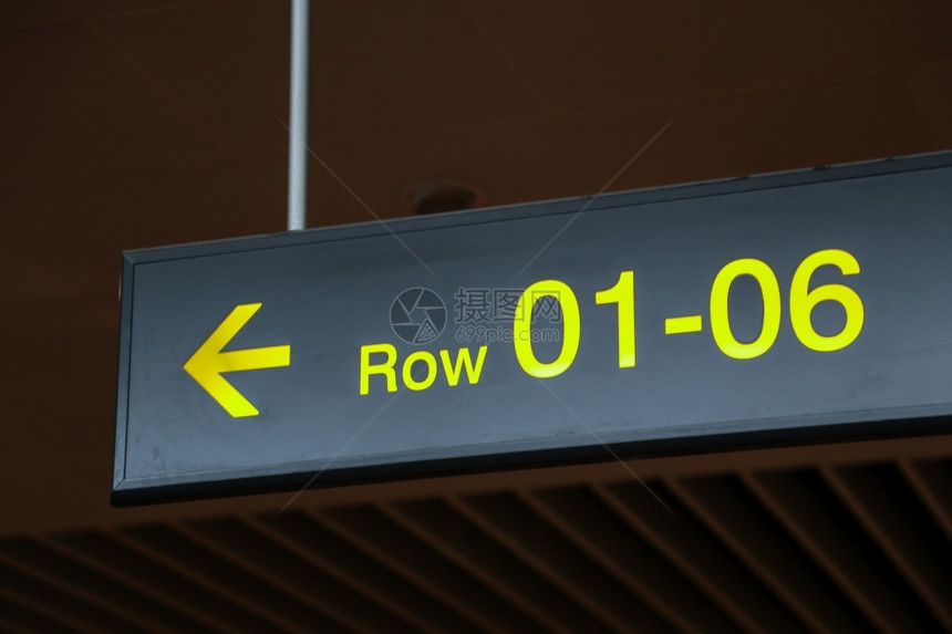 旅游航程等待机场出发候站信息号处图片
