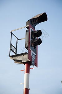 轨信息红绿灯船杆指示的拉贾告诉铁路走廊交通灯光指向铁路走廊图片