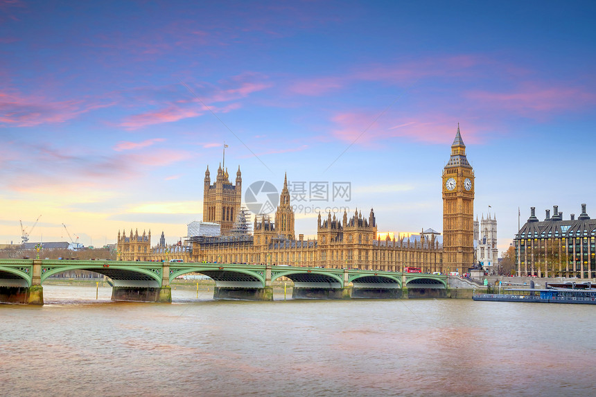 华丽的城市建造日落时英国伦敦大本和议会厦图片
