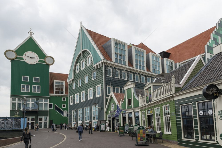 建筑学荷兰语露台赞丹2018年月2日荷兰赞丹火车站的人该市口约7259人以赞丹火车站的ols传统房屋和建筑人而闻名图片