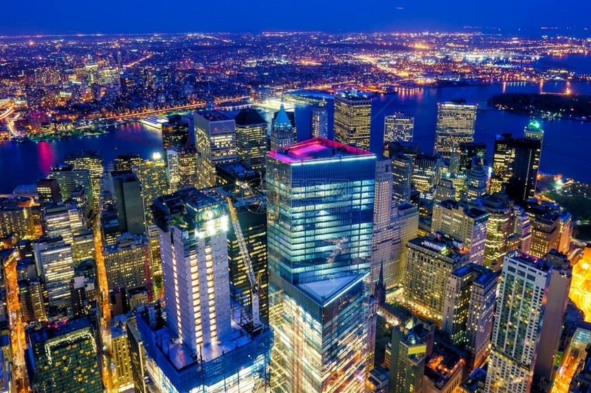 次办公室建筑学纽约市曼哈顿中心天线晚上图片