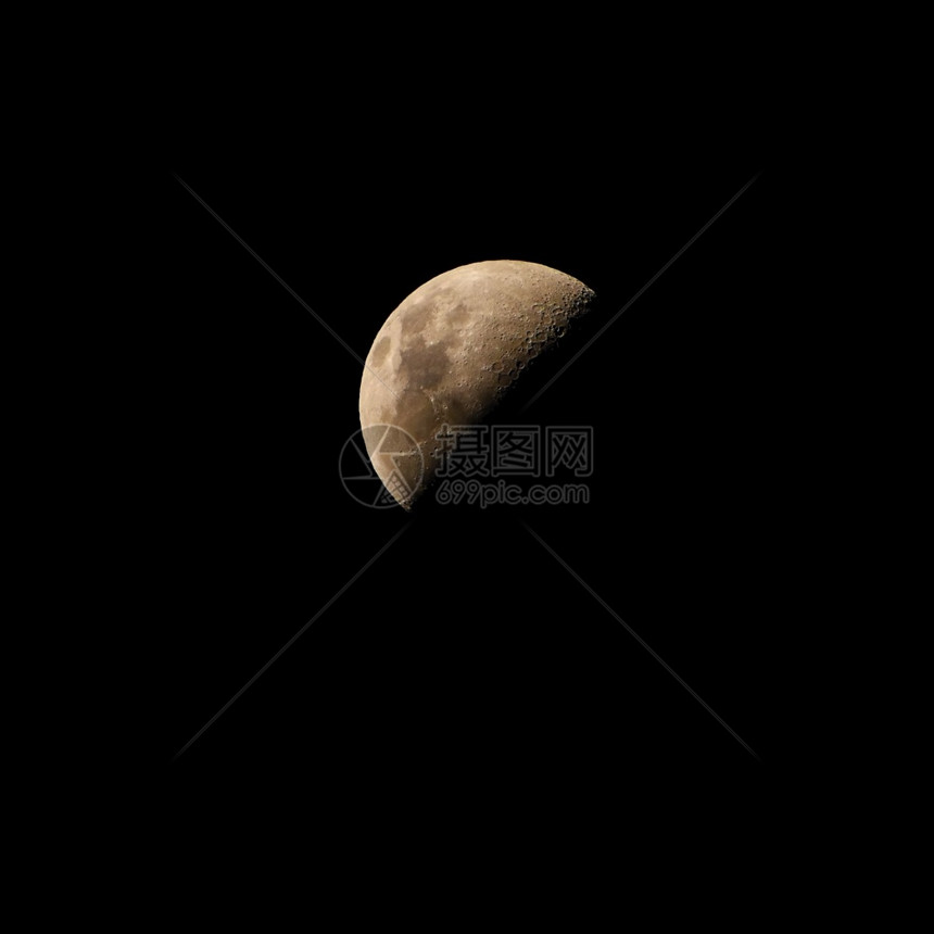 夜晚月亮在黑的天空上圆形自然夜间图片