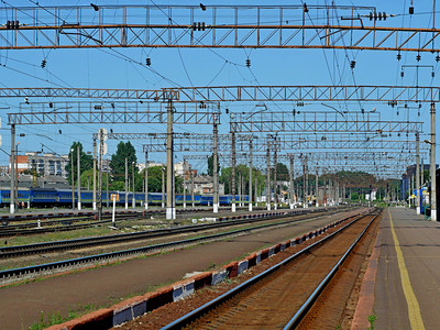 赫梅利尼茨基乌克兰赫梅尼茨基火车站础设施清晨阳光明媚无云蓝天过境距离图片