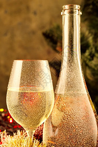 金子庆祝活动在树的本底霜冻香槟雪图片