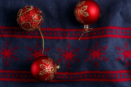 冬天礼物圣诞玩具配有彩色的织物巧克力图片