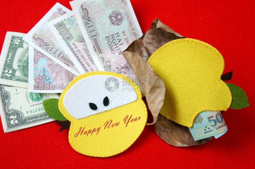越南Tet的红色背景习惯越南在Tet上的习惯是幸运钱一种越南传统文化儿童祝某人新年快乐接受红包Tet还新年月球信封太阴孩子图片