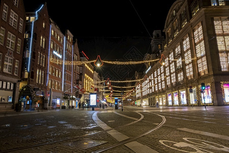 圣诞节在阿姆斯特丹荷兰的达布拉克夜里欧洲历史的黄昏图片