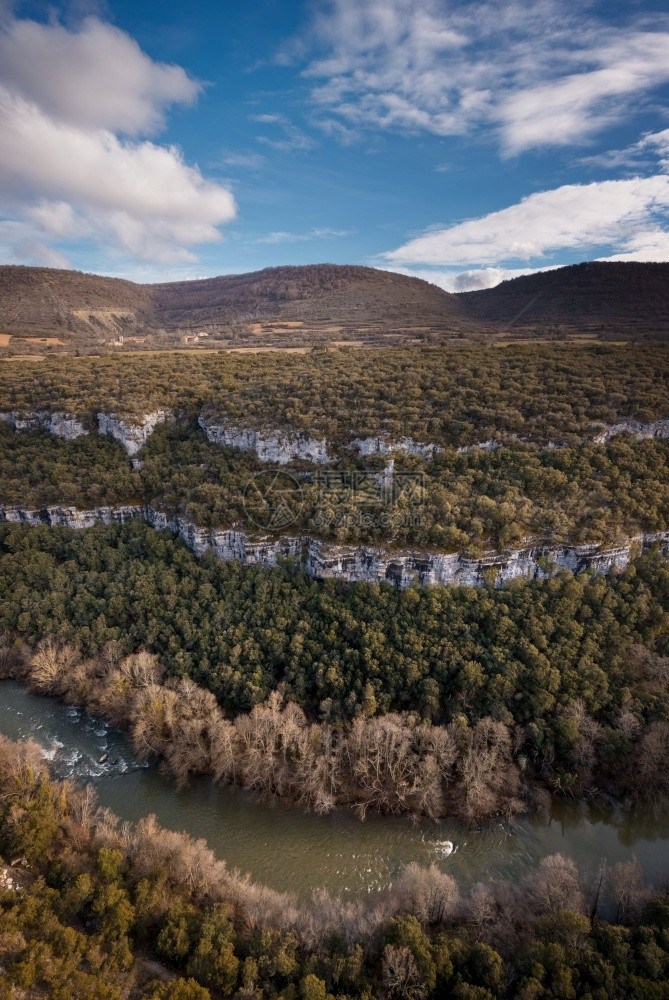 欧洲镇梅林达德斯西班牙卡蒂利亚莱昂布尔戈斯日落时埃布罗河峡谷景观图片