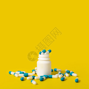 药瓶里的胶囊背景图片