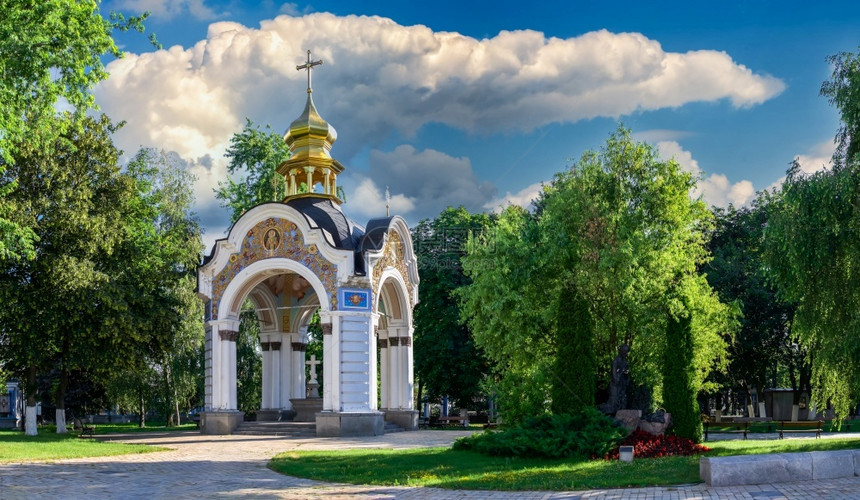 发现晴天雕像乌克兰基辅0712乌克兰基辅的圣迈尔斯金圆顶修道院在一个阳光明媚的夏日早晨乌克兰基辅的圣迈尔斯金圆顶修道院图片