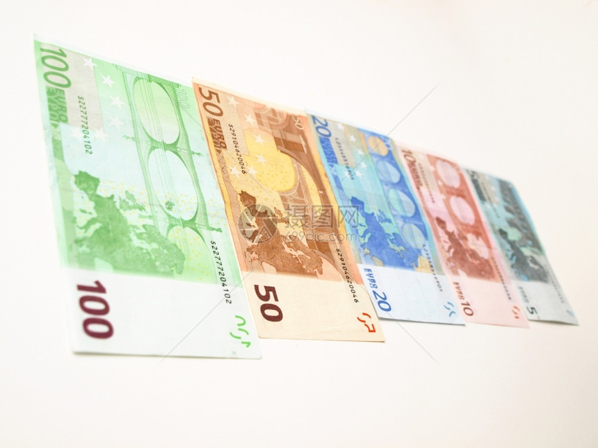 欧元货币钞票按白底面孤立的绿色速度现金图片
