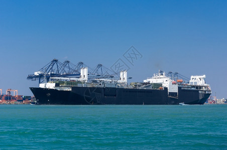 天线海运国际集装箱货船的物流运输进出口物流和货运海集装箱货船行业工的图片