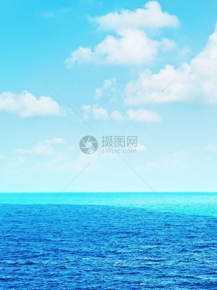 水泰国安达曼海蓝色天空的美丽海景底沿图片