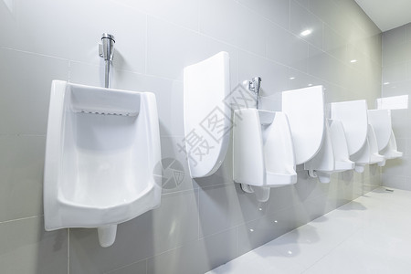 尿室内的公共厕所排便池没有隐私奢华瓷高清图片素材