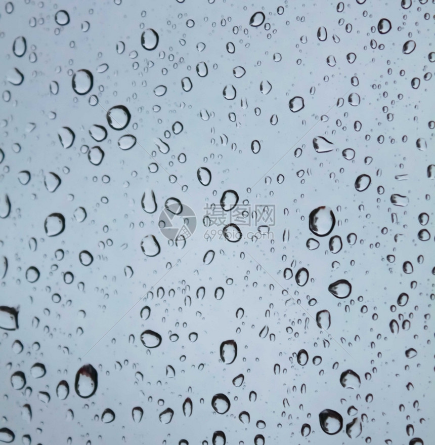 玻璃上的水滴质地天气光滑图片
