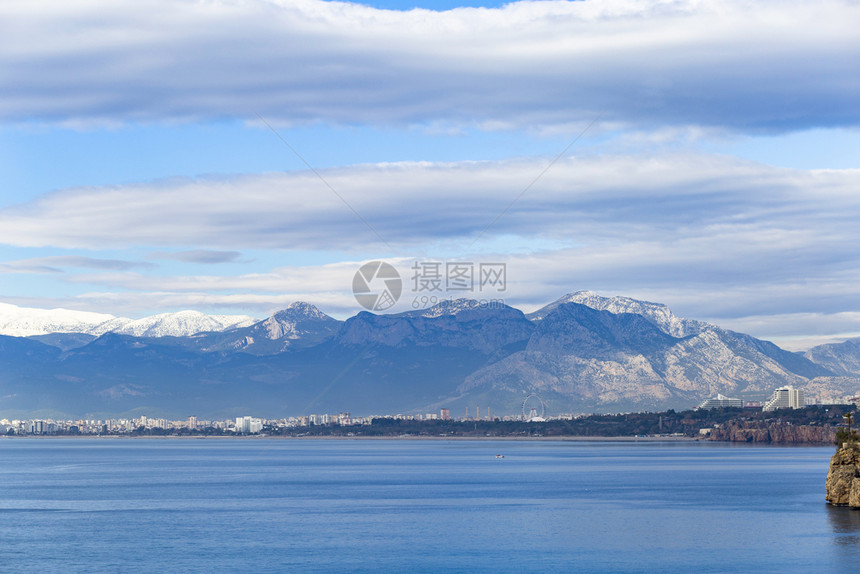 安塔利亚海和山地景观图片