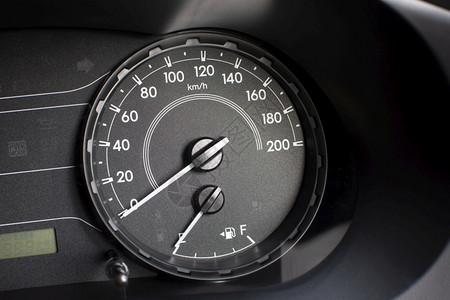 转数圆圈技术每小时公里和燃料计量器的车速图片